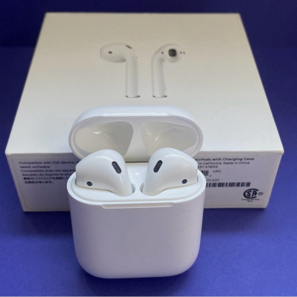 Apple Wireless Earbuds with Charging Case - White